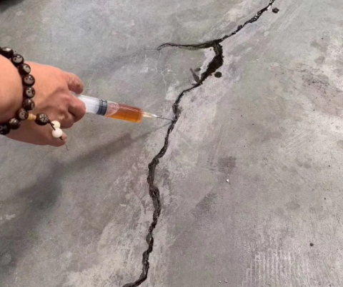 积石山混凝土裂缝修补技术详解​
